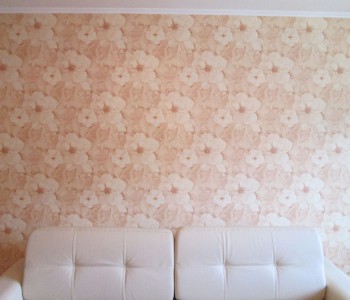 поклейка бумажных обоев