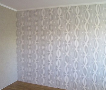 поклейка флезилиновых обоев