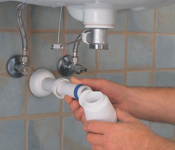 установка сифона для раковины