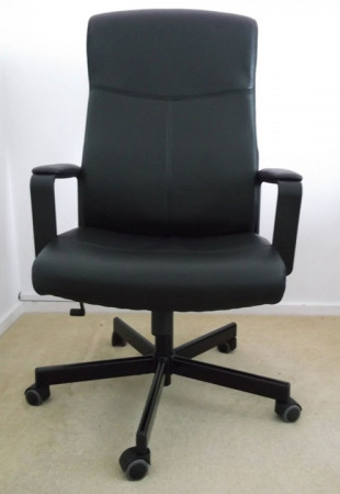 офисное кресло